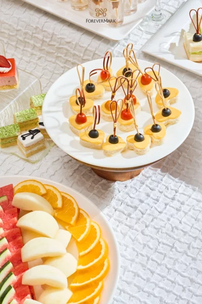 forevermark-monan-teabreakoutside-4